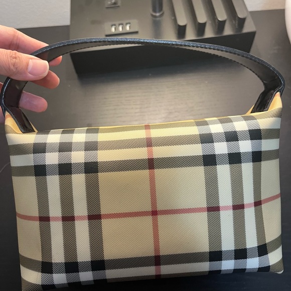 Authentic Burberry mini handbag - Picture 8 of 8
